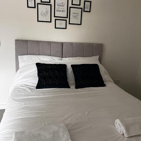 Modern Suite- Bedford City Centre With Free Gym & Parking מראה חיצוני תמונה